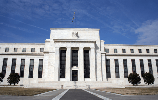 Fed-Zinsentscheid 2024: Aktueller Leitzins und Prognosen